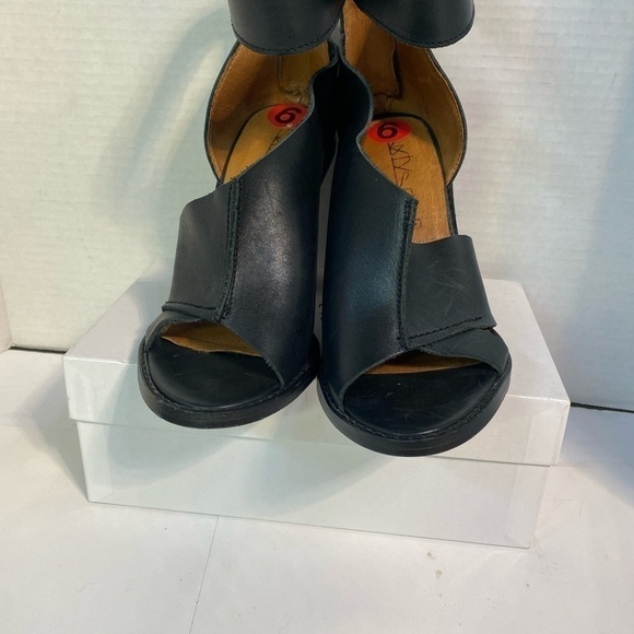 𝅺BEAUTIFUL leather high heel, ankle strap, open toe shoes by Sixty Seven - Picture 4 of 10